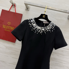 Valentin♡²⁶重工钉珠圆领连衣裙|黑白两色经典款 领口满铺手工亮片、水钻与银片 细碎闪耀不浮夸 Valentin♡²⁶重工钉珠圆领连衣裙|黑白两色经典款 领口满铺手工亮片、水钻与银片 细碎闪耀不浮夸