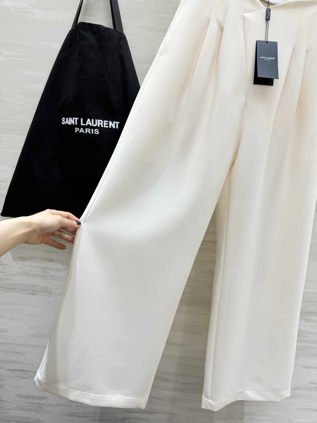 ysl²⁶交叉腰 阔腿裤双色上新✨奶白/经典黑两色闭眼入 独特V型交叉腰头 修饰腰腹超显瘦 前片立体压褶