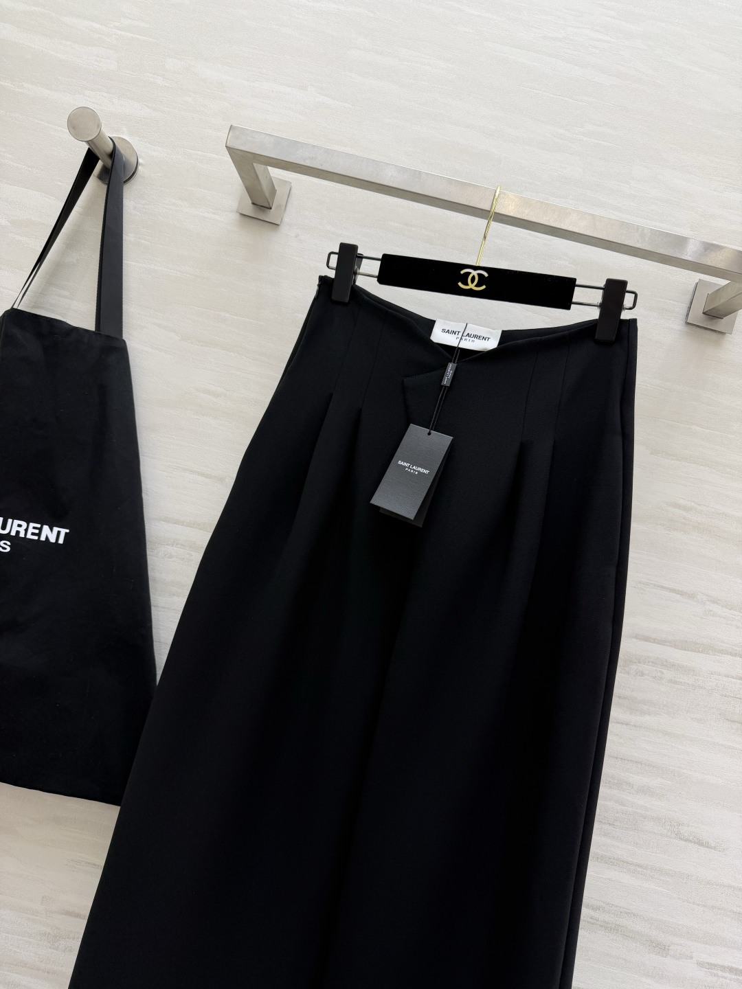ysl²⁶交叉腰 阔腿裤双色上新✨奶白/经典黑两色闭眼入 独特V型交叉腰头 修饰腰腹超显瘦 前片立体压褶