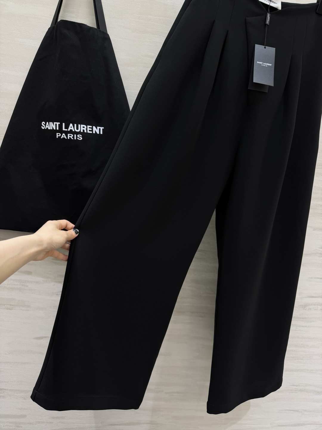 ysl²⁶交叉腰 阔腿裤双色上新✨奶白/经典黑两色闭眼入 独特V型交叉腰头 修饰腰腹超显瘦 前片立体压褶
