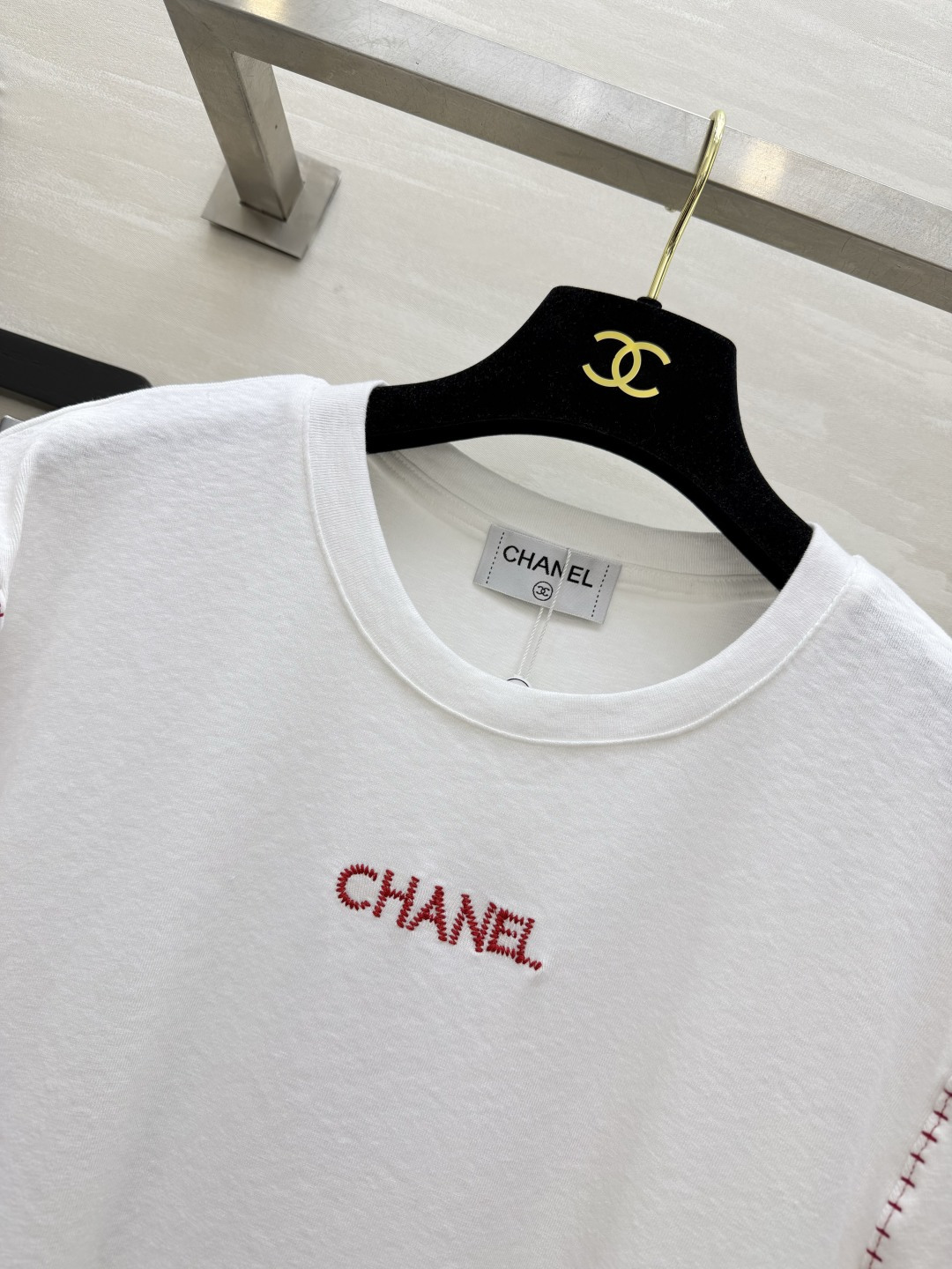 Chane♡²⁶手工明线刺绣短袖T恤 双色上新✨米白/藏青经典两色闭眼入 撞色红色刺绣字母 简约不单调 
