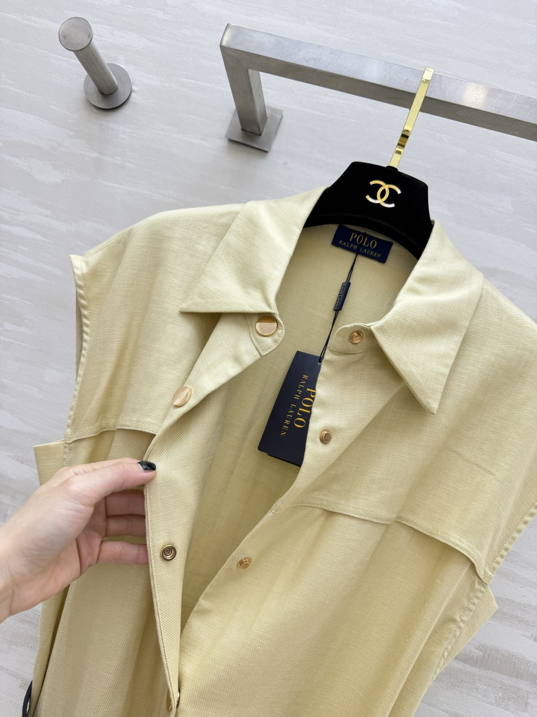 Polo²⁶奶杏无袖收腰衬衣裙 翻领金属扣｜自带黑金腰带 A字宽松版型 藏肉显瘦 透气垂感面料 夏日不闷