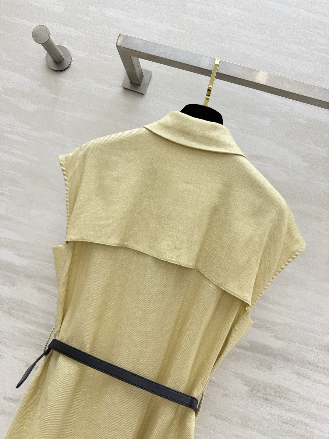 Polo²⁶奶杏无袖收腰衬衣裙 翻领金属扣｜自带黑金腰带 A字宽松版型 藏肉显瘦 透气垂感面料 夏日不闷