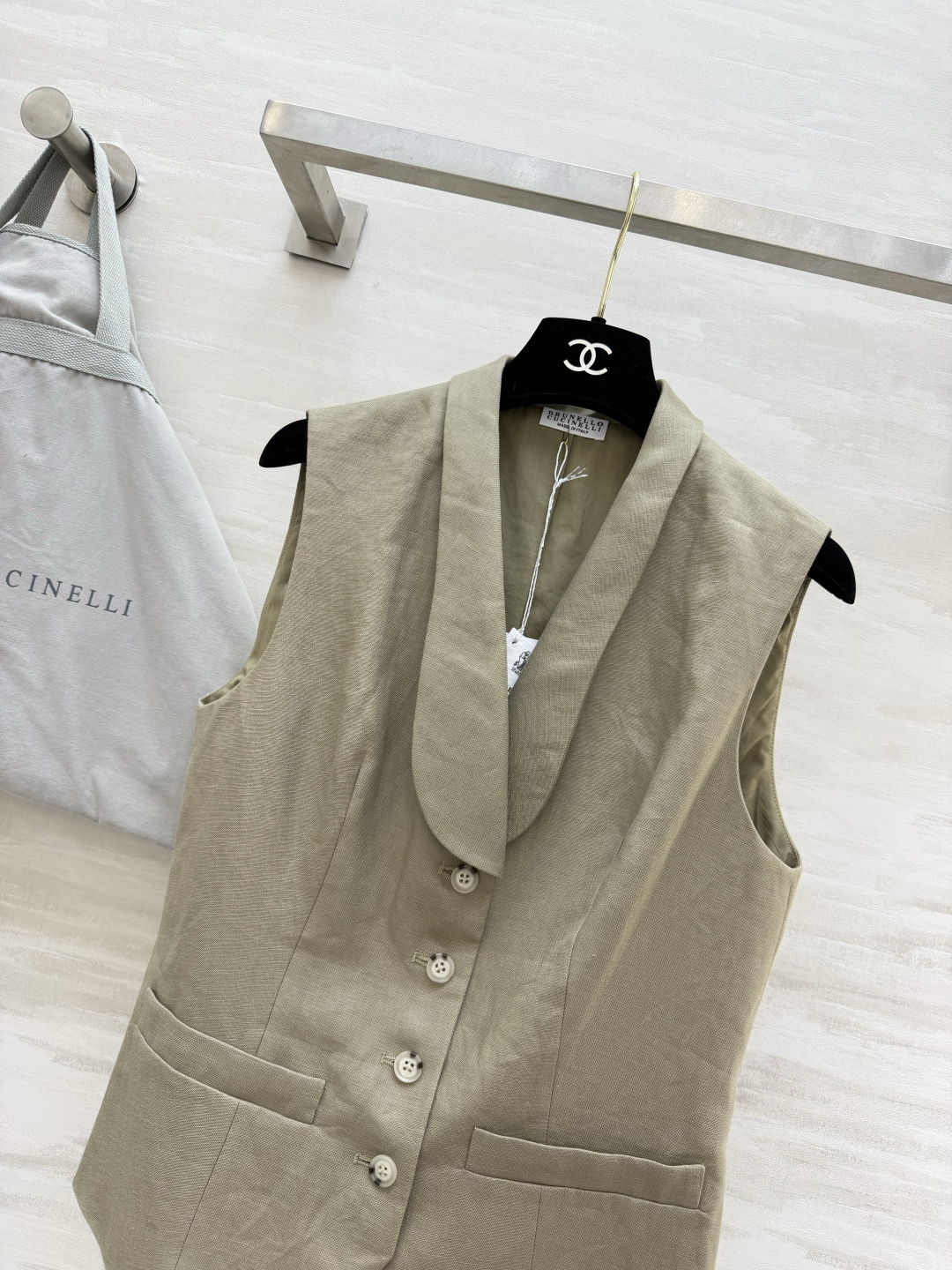 BrunelloCucinell♡²⁶极简轻奢亚麻马甲 天然透气亚麻｜柔和低饱和色调 青果领设计 口袋细