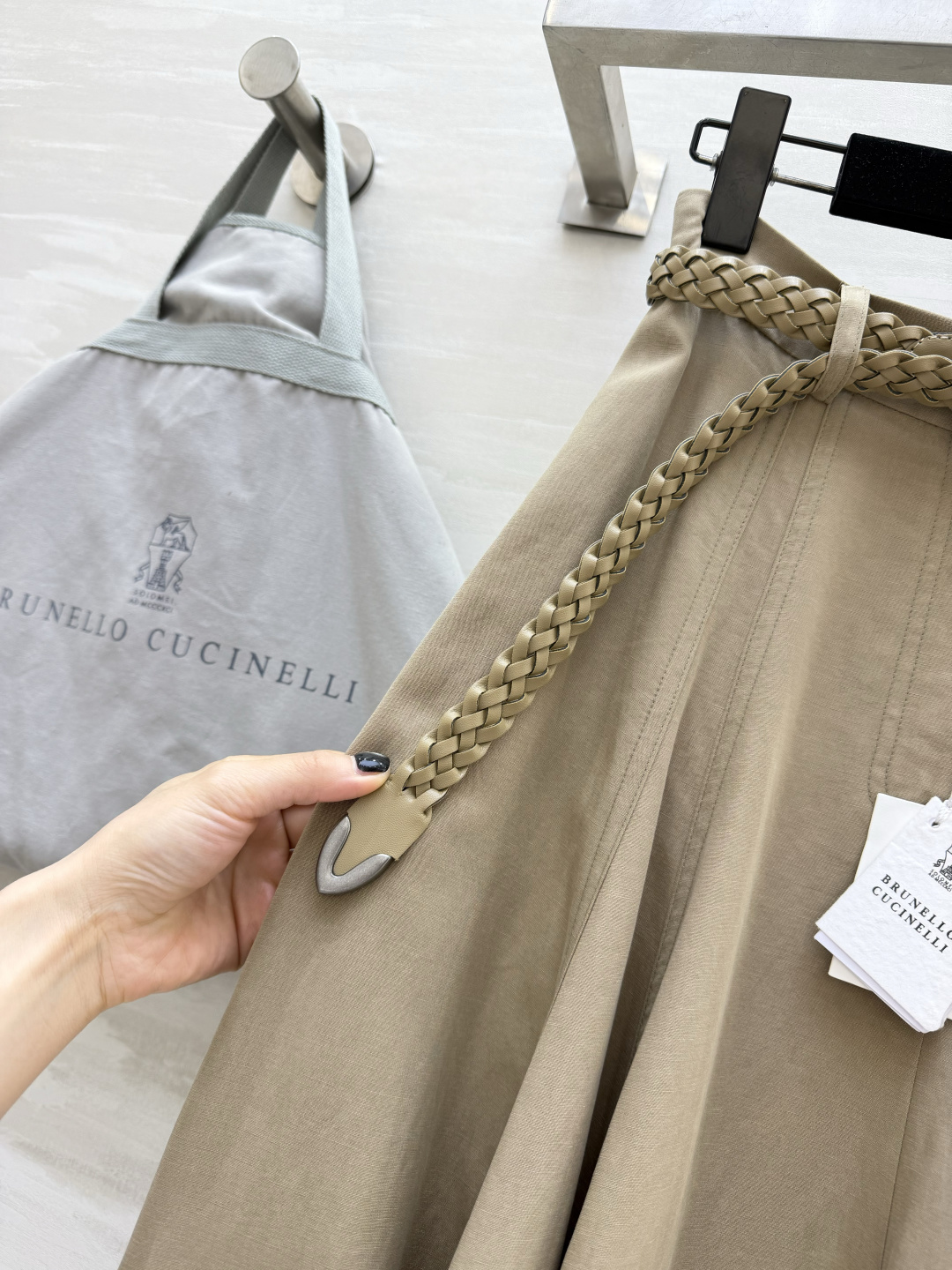 BrunelloCucinell♡²⁶轻奢 卡其伞裙 编织腰带点睛高腰优化比例 大摆垂感剪裁 柔和哑光面