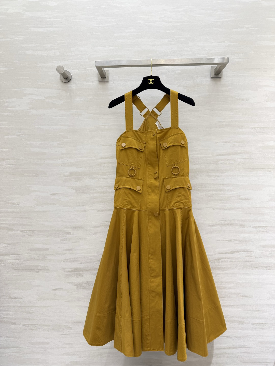 NO:903462,Zimmerman retro workwear-style sling long skirt with large hem. Soft ginger tone. Heavy-duty multi-pockets. Metal ring decoration. Full of details. Cross-adjustable shoulder straps on the back to modify the shoulder and neck lines. High waist and spliced ​​large skirt. Optimize body proportions. Stiff and breathable fabric. Suitable for spring and summer travel and daily commuting!  High-quality customized ready-made sizes S/M/L (S size bust 82, skirt length 96), Zimmerman-clothing, skirts,19860909Zimmerman复古工装风吊带大摆长裙 柔和姜黄色调 重工多口袋 金属圆环装饰 细节拉满 后背交叉调节肩带修饰肩颈线条 高腰收腰拼接大裙摆 优化身材比例 挺括透气面料 春夏出游、日常通勤都适配！高品质定制 现货首发sizeS/M/L（s码胸围82,裙长96）,兹默曼-服装,skirts,,Women's clothing