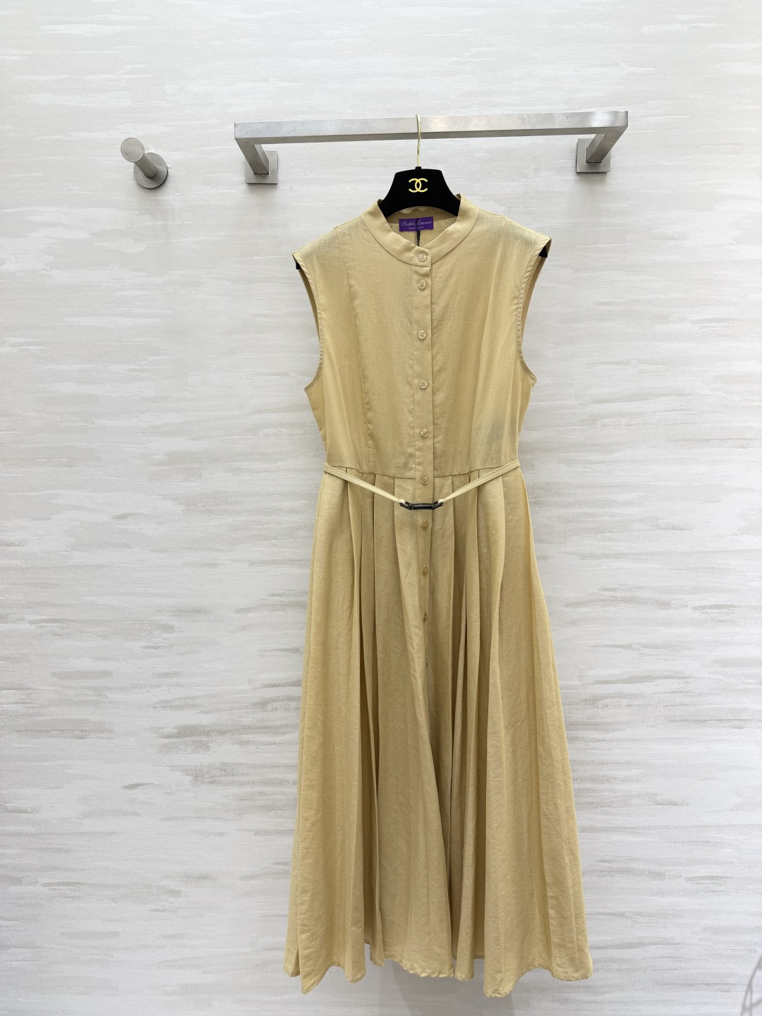 NO:911559,Ralph Lauren high-end line｜Purple label series stand-collar linen sleeveless long skirt, cream yellow｜dark green and two colors, thin belt to control the waist, large pleats, linen texture, breathable and refreshing, a gentle and gentle atmosphere artifact for commuting!  High-quality customization, available in stock first size S/M/L (S size bust 90, skirt length 115), loro piana, skirts,19860909Ralph Lauren高端线｜紫标系列立领亚麻无袖长裙 奶黄｜墨绿两色 细腰带收腰 百褶大摆 亚麻质地透气清爽 通勤温柔氛围感神器！高品质定制 现货首发sizeS/M/L（s码胸围90,裙长115）,,loro piana,skirts,,Women's clothing