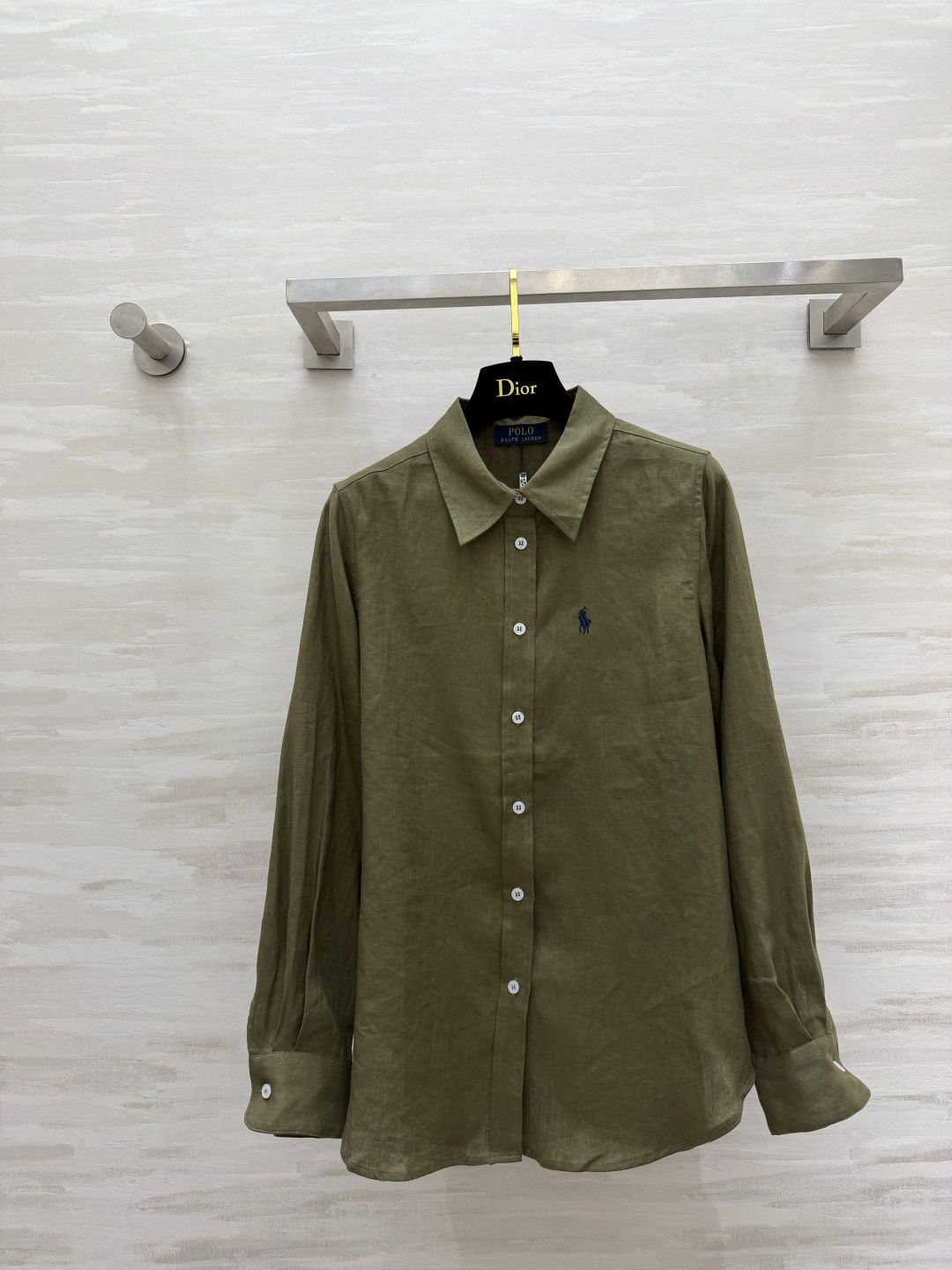 NO:903459,PoLo linen shirt. Washed linen is soft and skin-friendly. It has a casual pleated atmosphere. Exquisite pony embroidery on the chest. The details enhance the texture. The loose long sleeves are not flattering on the figure. It looks good with skirts, trousers and jeans!  Low saturation and gentle colors. It is very refreshing to just wear it when you go out every day. High-quality customization. Available in stock first size S/M/L/XL (S size shoulder width 37, bust 104, length 68), women's clothing, skirts, jeans, shirts,19860909PoLo亚麻衬衫 水洗亚麻柔软亲肤 自带随性褶皱氛围感 胸口精致小马刺绣 细节提升质感 宽松长袖不挑身材 搭半裙、西裤、牛仔裤都好看！低饱和温柔色系 日常出门随手一套就很清爽 高品质定制 现货首发sizeS/M/L/XL（s码肩宽37,胸围104,衣长68）,女装,skirts,jeans,shirts,,Women's clothing