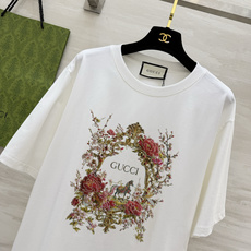 Gucc♡²⁶重工花卉T恤▫️白/黑双色可选▫️烫钻刺绣工艺,质感拉满▫️宽松落肩,日常也能轻松驾驭自带 Gucc♡²⁶重工花卉T恤▫️白/黑双色可选▫️烫钻刺绣工艺,质感拉满▫️宽松落肩,日常也能轻松驾驭自带