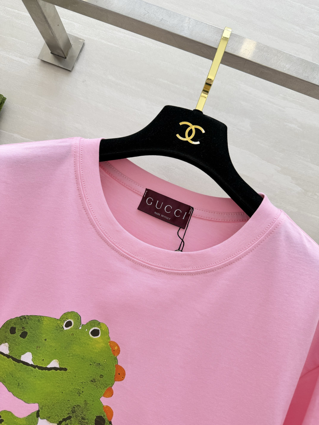 🦖 GUCC♡²⁶小恐龙T恤 | 三色齐发谁能拒绝这么可爱的小恐龙啊！手绘涂鸦风印花超减龄，白/粉/黑三