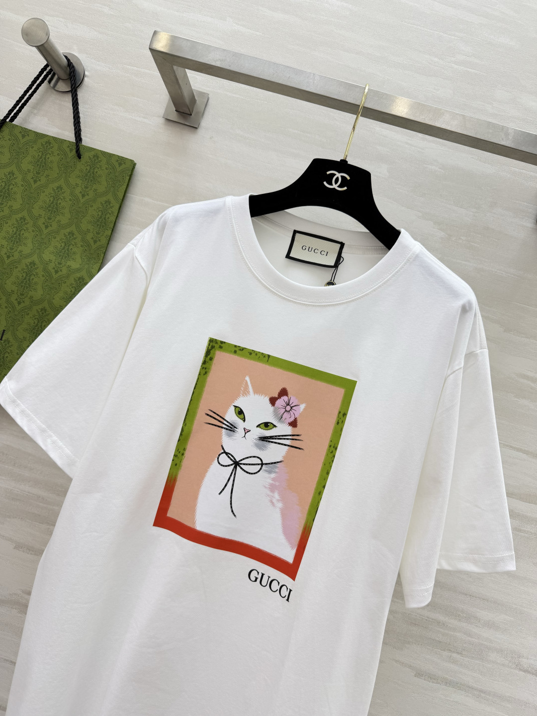 🐱 GUCC♡²⁶猫咪系列T恤 | 三色齐发谁能拒绝优雅又可爱的猫咪印花啊！自带法式复古氛围，白/粉/黑