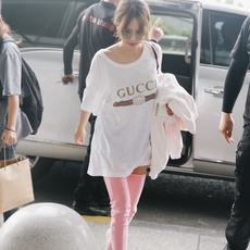 GUCC♡²⁶经典LOGO印花T恤▫️白/粉/黑三色可选▫️复古绿织带+双G标识,辨识度拉满▫️宽松落肩 GUCC♡²⁶经典LOGO印花T恤▫️白/粉/黑三色可选▫️复古绿织带+双G标识,辨识度拉满▫️宽松落肩