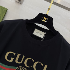GUCC♡²⁶经典LOGO印花T恤▫️白/粉/黑三色可选▫️复古绿织带+双G标识,辨识度拉满▫️宽松落肩 GUCC♡²⁶经典LOGO印花T恤▫️白/粉/黑三色可选▫️复古绿织带+双G标识,辨识度拉满▫️宽松落肩