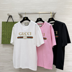 GUCC♡²⁶经典LOGO印花T恤▫️白/粉/黑三色可选▫️复古绿织带+双G标识,辨识度拉满▫️宽松落肩 GUCC♡²⁶经典LOGO印花T恤▫️白/粉/黑三色可选▫️复古绿织带+双G标识,辨识度拉满▫️宽松落肩
