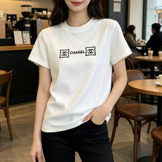 ▫️Chane♡²⁶刺绣LOGO T恤▫️修身小短款版型,巨显比例▫️胸前精致刺绣,低调又有辨识度▫️面 ▫️Chane♡²⁶刺绣LOGO T恤▫️修身小短款版型,巨显比例▫️胸前精致刺绣,低调又有辨识度▫️面