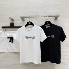 ▫️Chane♡²⁶刺绣LOGO T恤▫️修身小短款版型,巨显比例▫️胸前精致刺绣,低调又有辨识度▫️面 ▫️Chane♡²⁶刺绣LOGO T恤▫️修身小短款版型,巨显比例▫️胸前精致刺绣,低调又有辨识度▫️面