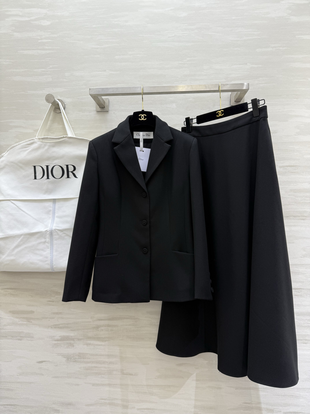 #DIO♡²⁶新款 西装套装​​ 修身西装外套+高腰长裙 优雅高级 外套枪驳领 三粒扣设计 剪裁利落 凸