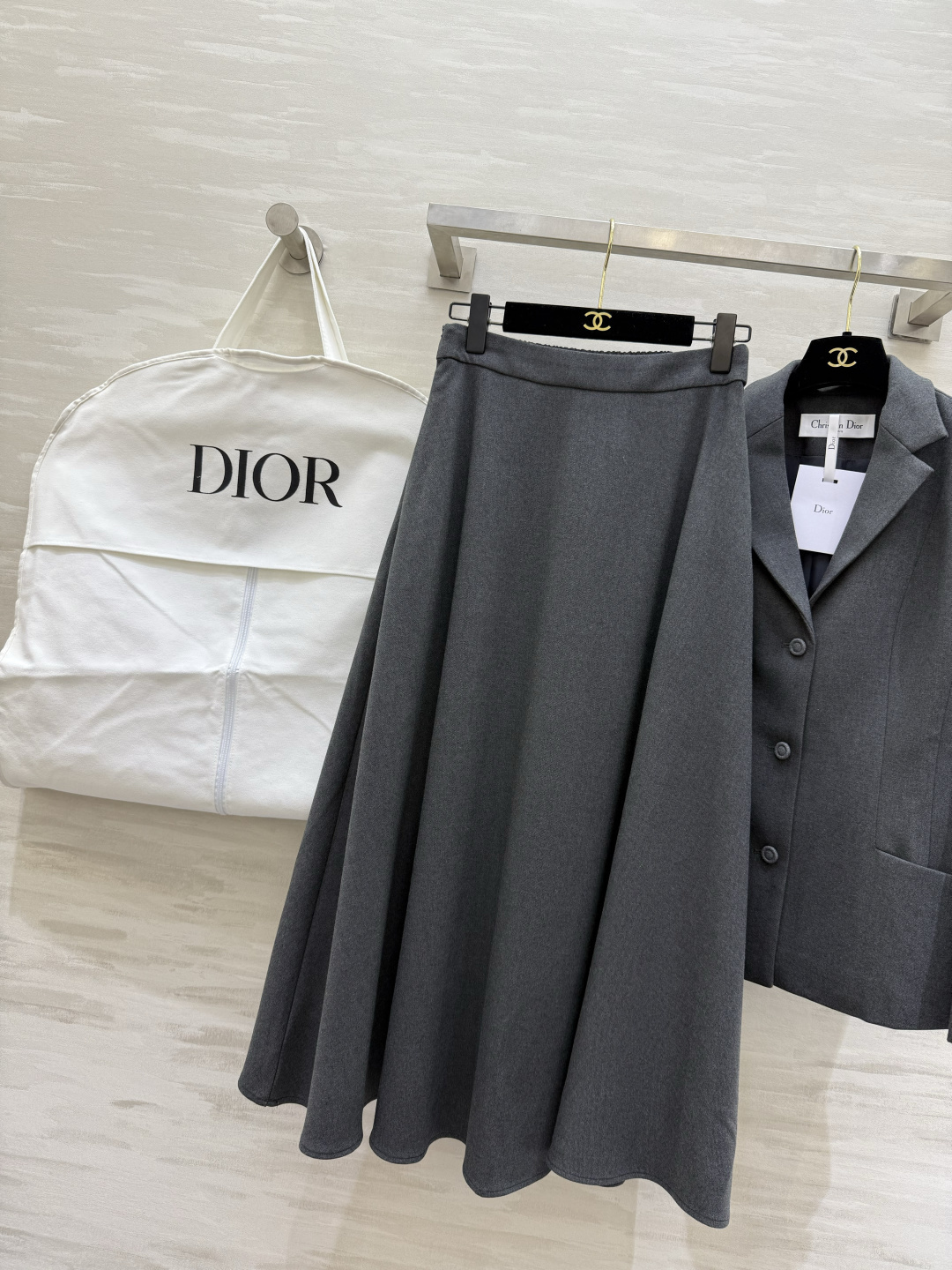 #DIO♡²⁶新款 西装套装​​ 修身西装外套+高腰长裙 优雅高级 外套枪驳领 三粒扣设计 剪裁利落 凸