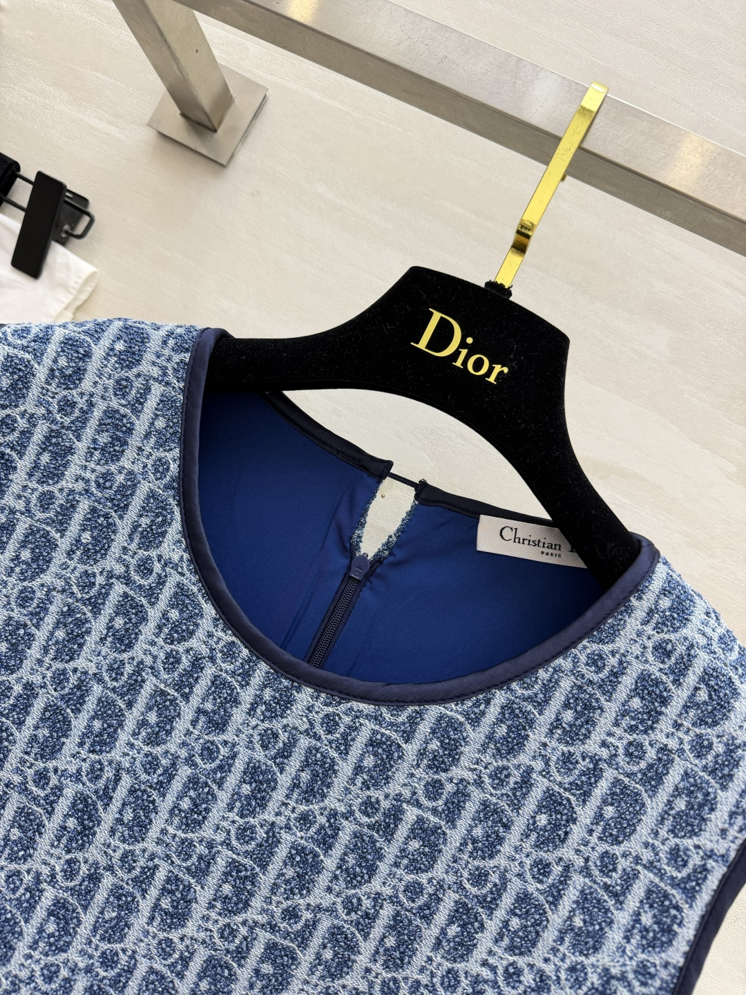 Dio♡²⁶经典老花无袖直筒裙 永不过时的藏青提花满印Oblique标识 利落圆领 撞色包边 双口袋实用