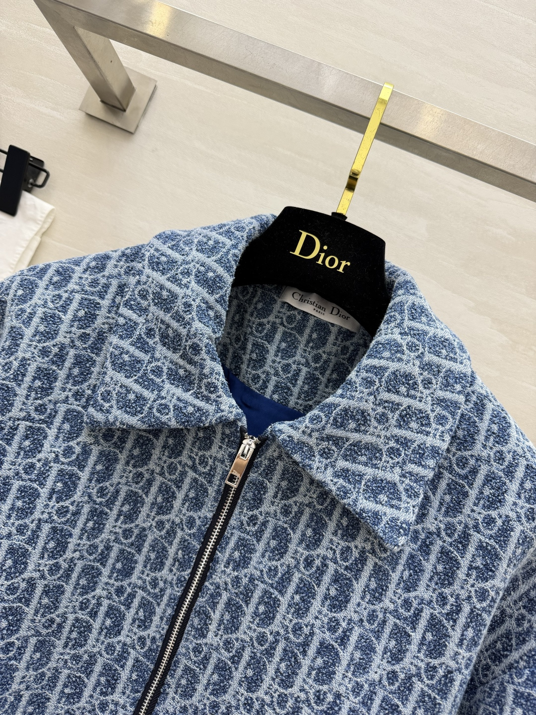 Dio♡²⁶经典Oblique老花棒球夹克 蓝调满印提花面料 自带复古精致感 翻领全拉链开合 日常穿脱超