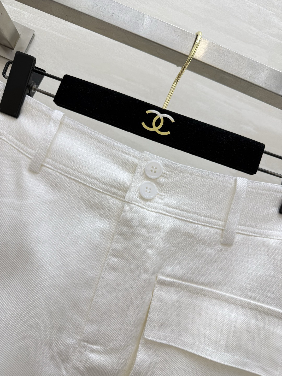 ysl²⁶亚麻工装风极简短裙 解锁夏日随性格调 高腰双扣腰头勾勒腰线 立体侧袋点缀层次 内置安全裤兼顾美 ysl²⁶亚麻工装风极简短裙 解锁夏日随性格调 高腰双扣腰头勾勒腰线 立体侧袋点缀层次 内置安全裤兼顾美