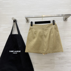 ysl²⁶亚麻工装风极简短裙 解锁夏日随性格调 高腰双扣腰头勾勒腰线 立体侧袋点缀层次 内置安全裤兼顾美 ysl²⁶亚麻工装风极简短裙 解锁夏日随性格调 高腰双扣腰头勾勒腰线 立体侧袋点缀层次 内置安全裤兼顾美