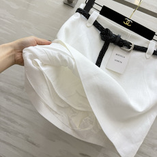 Bottega Veneta²⁶亚麻A字短裙|白/藏青双色 天然透气亚麻面料 自带细腻肌理 夏日上身清爽 Bottega Veneta²⁶亚麻A字短裙|白/藏青双色 天然透气亚麻面料 自带细腻肌理 夏日上身清爽