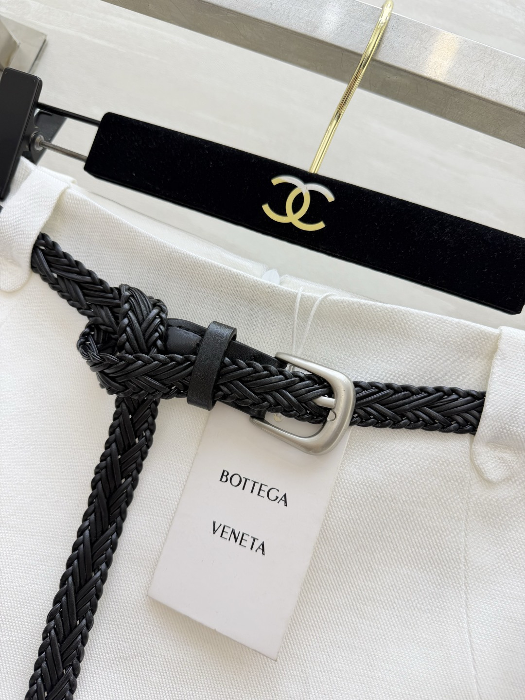 Bottega Veneta²⁶亚麻A字短裙|白/藏青双色 天然透气亚麻面料 自带细腻肌理 夏日上身清爽 Bottega Veneta²⁶亚麻A字短裙|白/藏青双色 天然透气亚麻面料 自带细腻肌理 夏日上身清爽