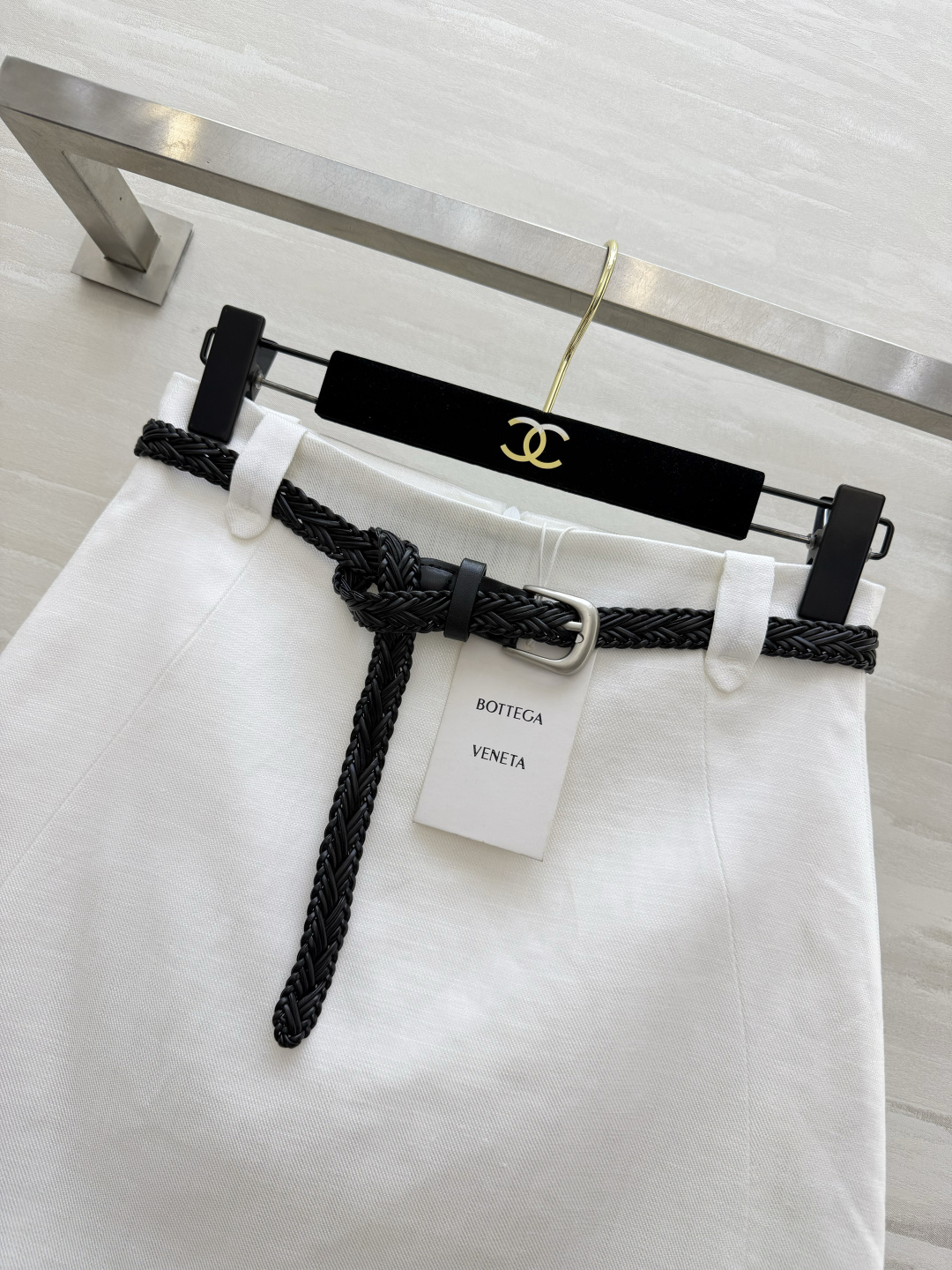Bottega Veneta²⁶亚麻A字短裙|白/藏青双色 天然透气亚麻面料 自带细腻肌理 夏日上身清爽 Bottega Veneta²⁶亚麻A字短裙|白/藏青双色 天然透气亚麻面料 自带细腻肌理 夏日上身清爽