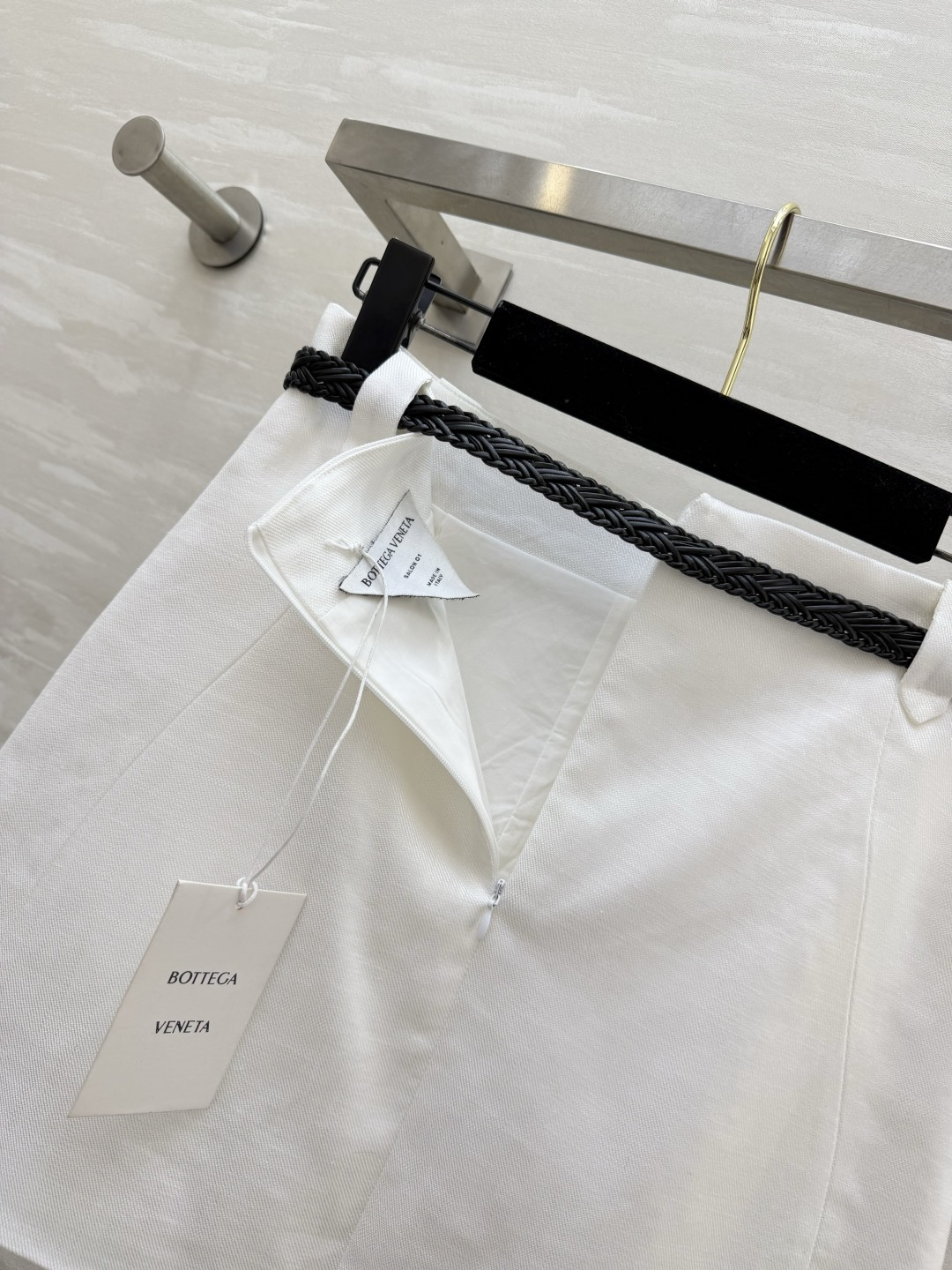 Bottega Veneta²⁶亚麻A字短裙|白/藏青双色 天然透气亚麻面料 自带细腻肌理 夏日上身清爽 Bottega Veneta²⁶亚麻A字短裙|白/藏青双色 天然透气亚麻面料 自带细腻肌理 夏日上身清爽