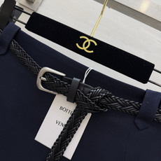 Bottega Veneta²⁶亚麻A字短裙|白/藏青双色 天然透气亚麻面料 自带细腻肌理 夏日上身清爽 Bottega Veneta²⁶亚麻A字短裙|白/藏青双色 天然透气亚麻面料 自带细腻肌理 夏日上身清爽