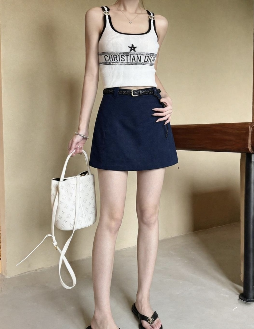 Bottega Veneta²⁶亚麻A字短裙|白/藏青双色 天然透气亚麻面料 自带细腻肌理 夏日上身清爽 Bottega Veneta²⁶亚麻A字短裙|白/藏青双色 天然透气亚麻面料 自带细腻肌理 夏日上身清爽