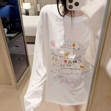 ▫Chane♡²⁶手绘甜品烫钻长袖白T▫软糯纯棉宽松落肩,夏日防晒长袖▫全身细碎银钻点缀,低调细闪质感▫ ▫Chane♡²⁶手绘甜品烫钻长袖白T▫软糯纯棉宽松落肩,夏日防晒长袖▫全身细碎银钻点缀,低调细闪质感▫