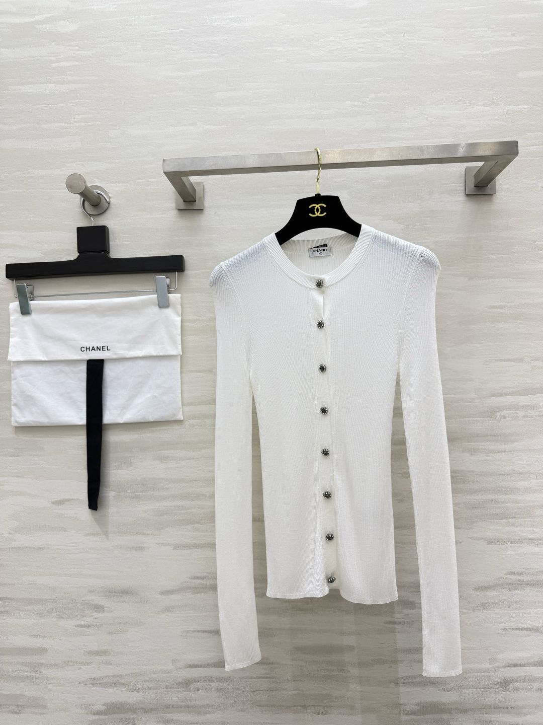 NO:928454,ChaneA solid color single-breasted knitted cardigan, original development, high-quality customization, ready-made, size 36/38/40 (),,chanel,19860909ChaneA 纯色单排扣针织开衫 原版开发 高品质定制 现货首发size36/38/40（）,,chanel,,Women's clothing