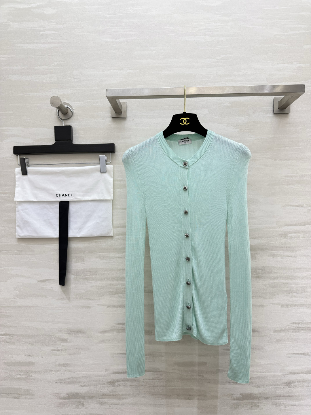 NO:928476,ChaneA solid color single-breasted knitted cardigan, original development, high-quality customization, ready-made, size 36/38/40 (),,chanel,19860909ChaneA 纯色单排扣针织开衫 原版开发 高品质定制 现货首发size36/38/40（）,,chanel,,Women's clothing
