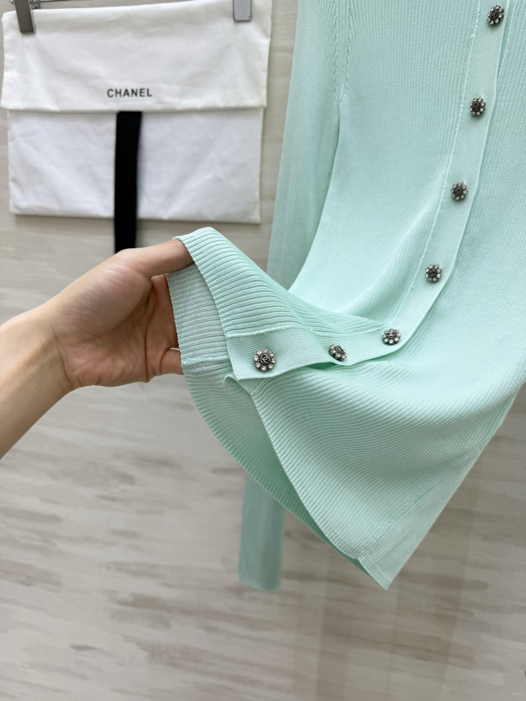 Chane♡²⁶A 纯色单排扣针织开衫 原版开发 高品质定制 现货首发size：36/38/40（）