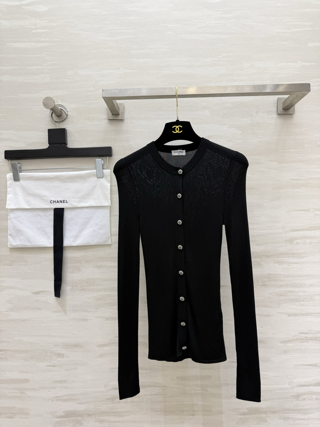 NO:928403,ChaneA solid color single-breasted knitted cardigan, original development, high-quality customization, ready-made, size 36/38/40 (),,chanel,19860909ChaneA 纯色单排扣针织开衫 原版开发 高品质定制 现货首发size36/38/40（）,,chanel,,Women's clothing