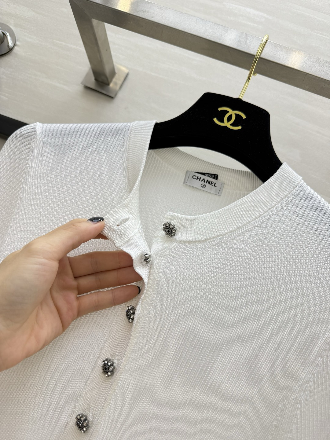 Chane♡²⁶A 纯色圆领半开胸针织短袖上衣 原版开发 高品质定制 现货首发size：36/38/40