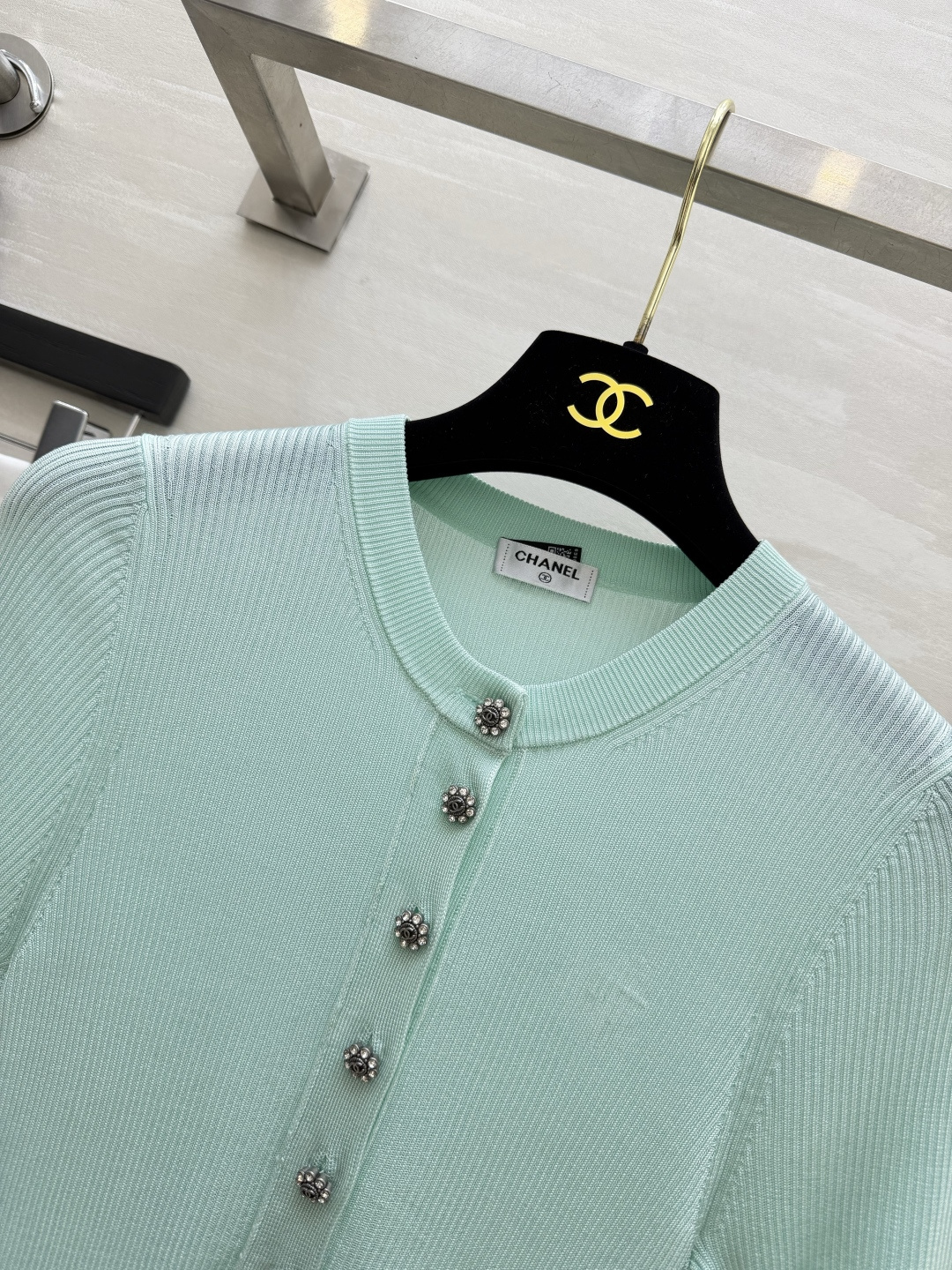 Chane♡²⁶A 纯色圆领半开胸针织短袖上衣 原版开发 高品质定制 现货首发size：36/38/40