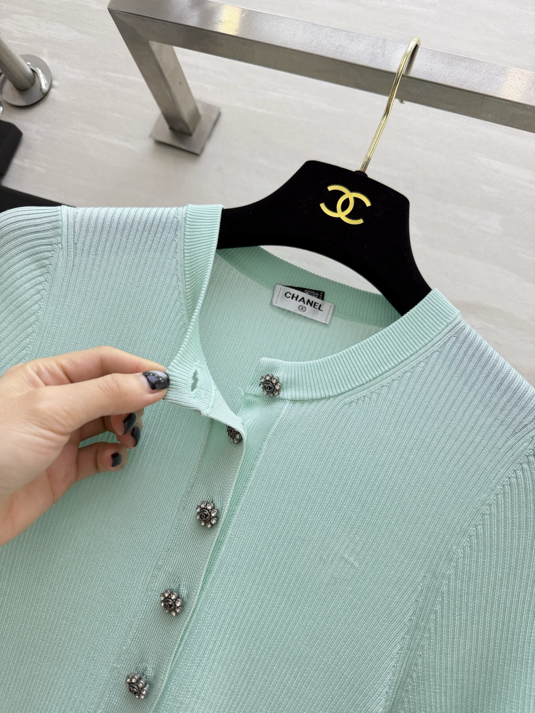 Chane♡²⁶A 纯色圆领半开胸针织短袖上衣 原版开发 高品质定制 现货首发size：36/38/40
