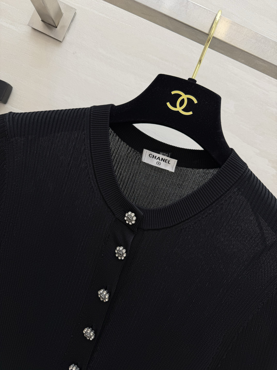 Chane♡²⁶A 纯色圆领半开胸针织短袖上衣 原版开发 高品质定制 现货首发size：36/38/40