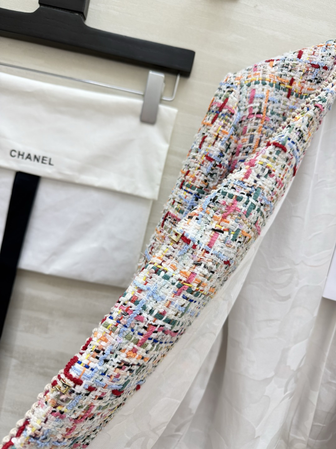 Chane♡²⁶P V领斜纹软呢外套 定制真丝提花内里 高品质定制 现货首发size：36/38/40（