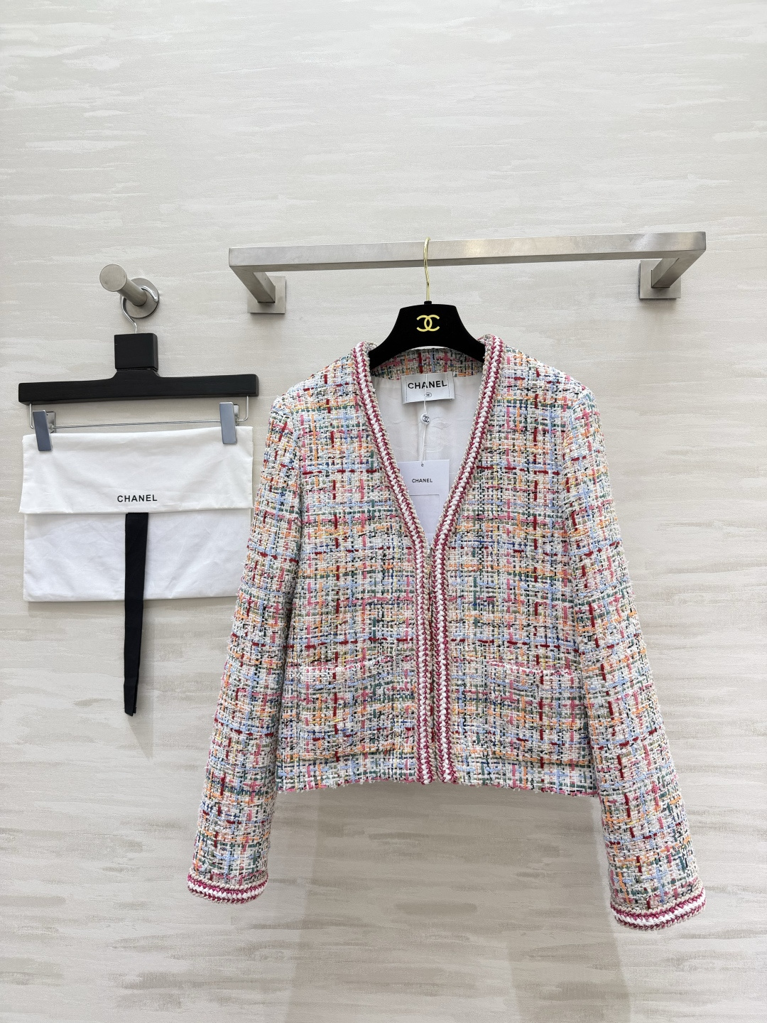 NO:929938,ChaneP V-neck tweed jacket, customized silk jacquard lining, high-quality customization, available in stock, size 36/38/40 (),,chanel,jackets & coats,real silk,19860909ChaneP V领斜纹软呢外套 定制真丝提花内里 高品质定制 现货首发size36/38/40（）,,chanel,jackets & coats,real silk,,Women's clothing