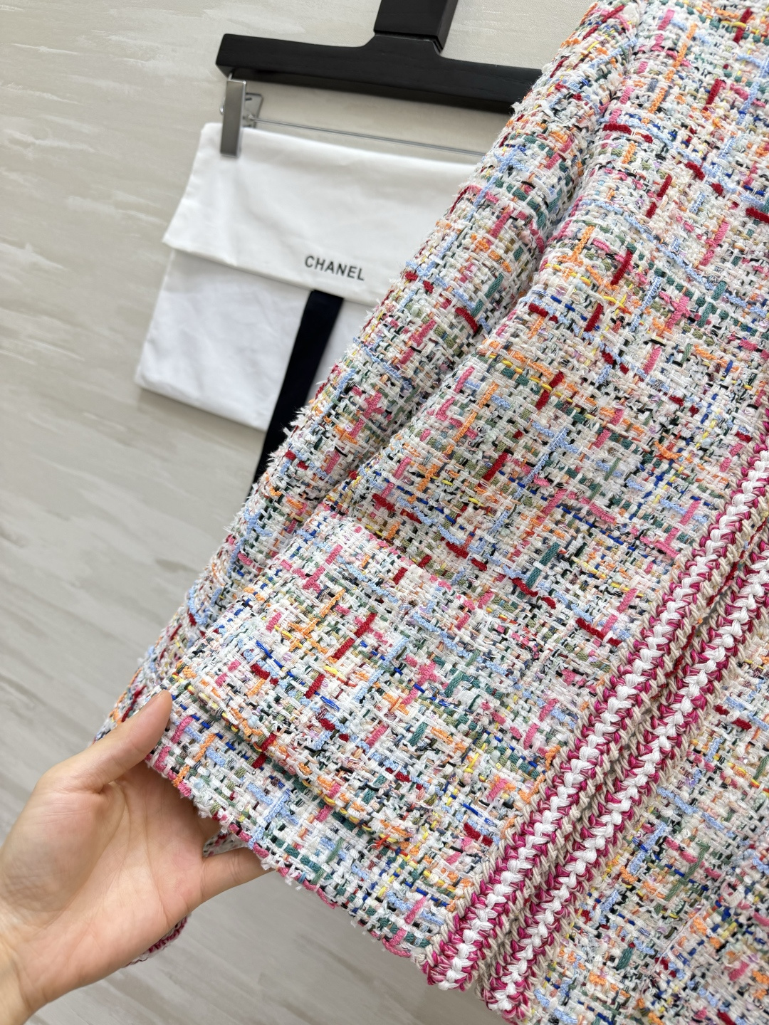 Chane♡²⁶P V领斜纹软呢外套 定制真丝提花内里 高品质定制 现货首发size：36/38/40（