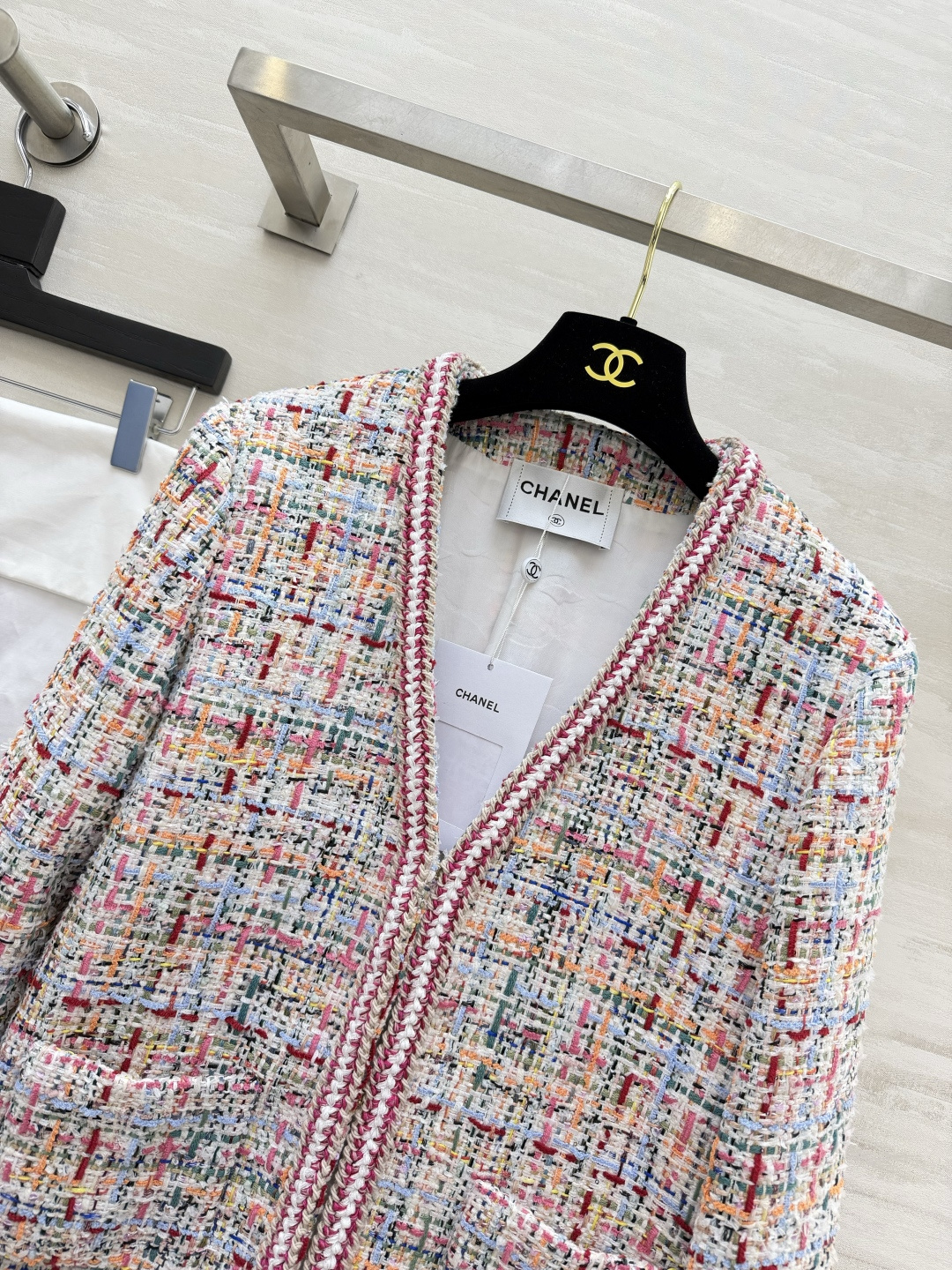 Chane♡²⁶P V领斜纹软呢外套 定制真丝提花内里 高品质定制 现货首发size：36/38/40（