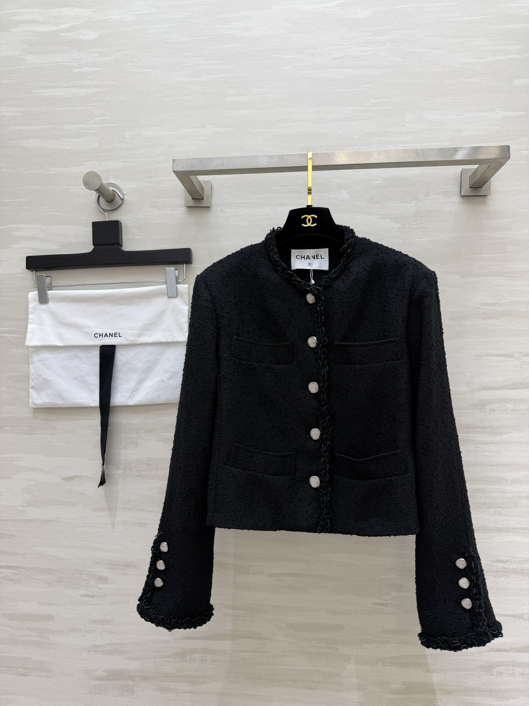 NO:929922,ChaneS classic four-pocket design tweed jacket, mulberry silk lining, high quality customization, ready for sale, size 36/38/40 (),,chanel,jackets & coats,19860909ChaneS 经典四口袋设计软呢外套 桑蚕丝内衬 高品质定制 现货首发size36/38/40（）,,chanel,jackets & coats,,Women's clothing