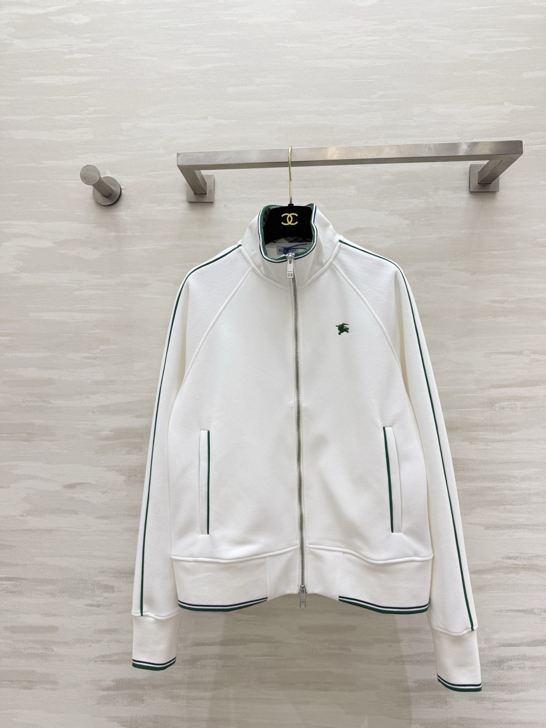 NO:929903,Burberr stand-collar long-sleeved tennis jacket Wu Lei's same style, high-quality customization, available in stock first size S/M/L (),, burberry, jackets & coats,19860909Burberr立领长袖网球外套 吴磊同款 高品质定制 现货首发sizeS/M/L（）,,burberry,jackets & coats,,Women's clothing