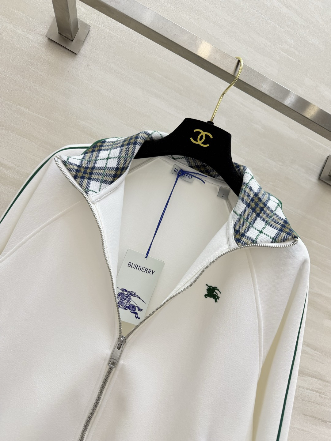 Burberr♡²⁶立领长袖网球外套 吴磊同款 高品质定制 现货首发size：S/M/L（）