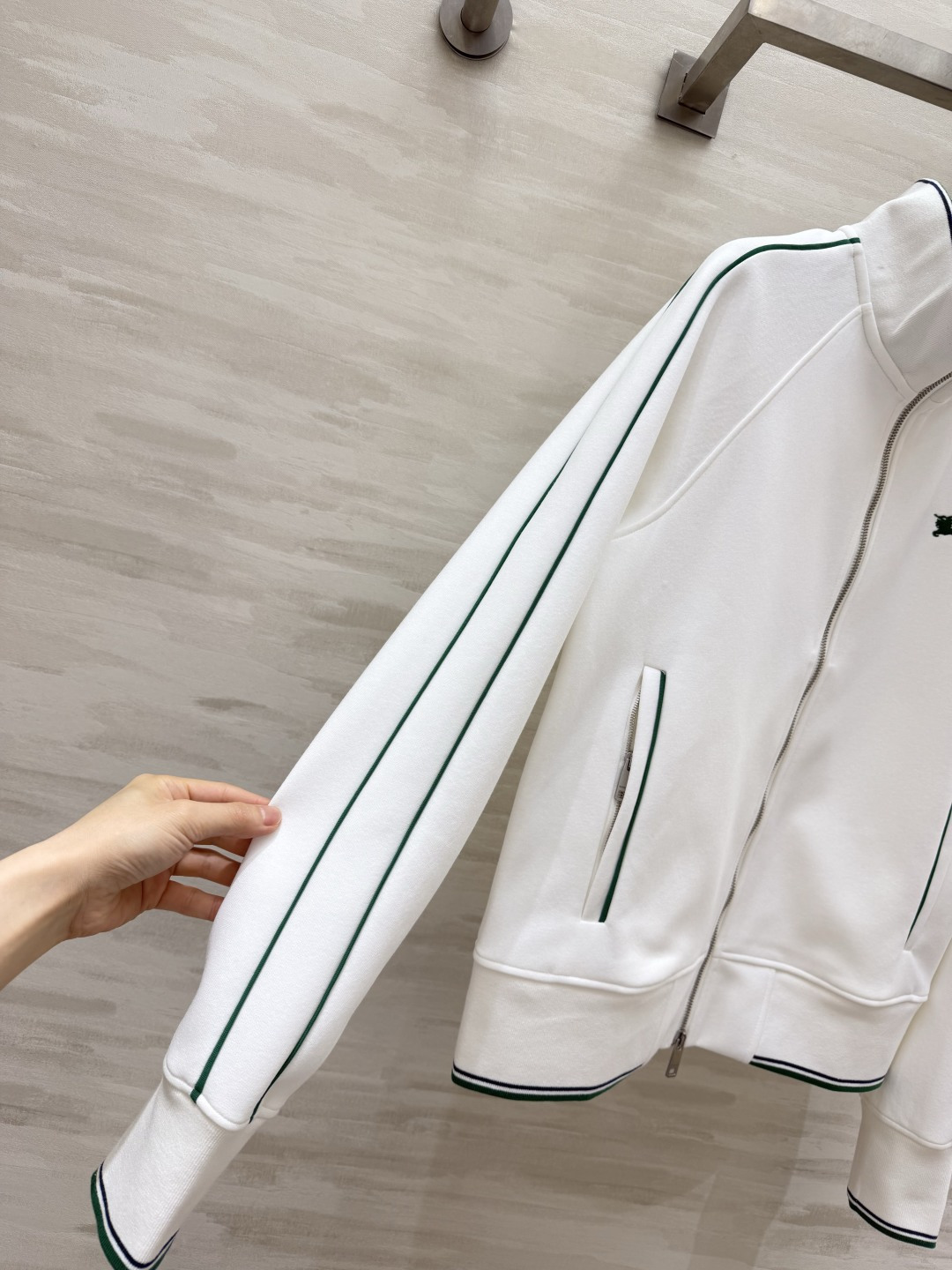 Burberr♡²⁶立领长袖网球外套 吴磊同款 高品质定制 现货首发size：S/M/L（）
