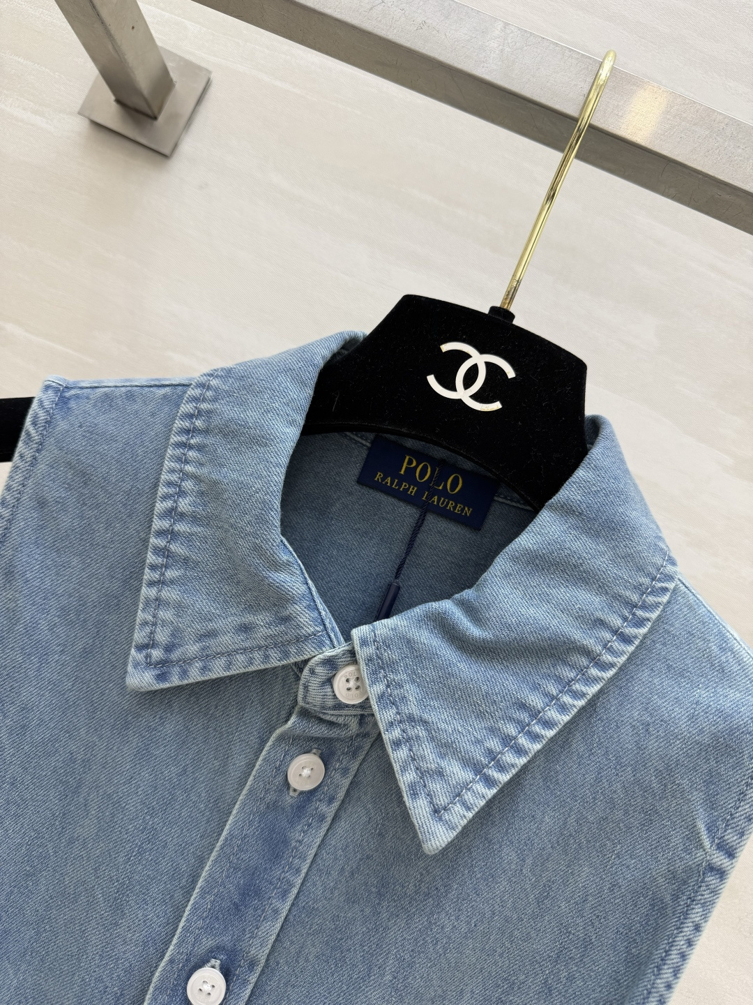▫Ralph Lauren²⁶水洗无袖牛仔衬衫裙▫轻薄软丹宁,夏日透气不闷热▫胸口小马刺绣,简约低调标识 ▫Ralph Lauren²⁶水洗无袖牛仔衬衫裙▫轻薄软丹宁,夏日透气不闷热▫胸口小马刺绣,简约低调标识